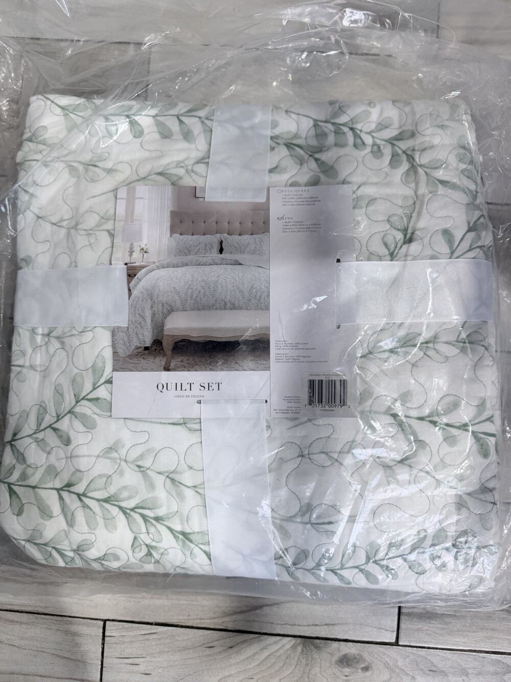 VCNY Home Floral Bright White Iceberg Green Quilt Set King Size
